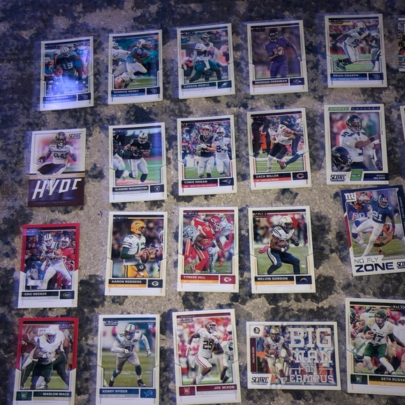 31 Score Football Cards Including 8 Rookie Cards - Picture 4 of 10